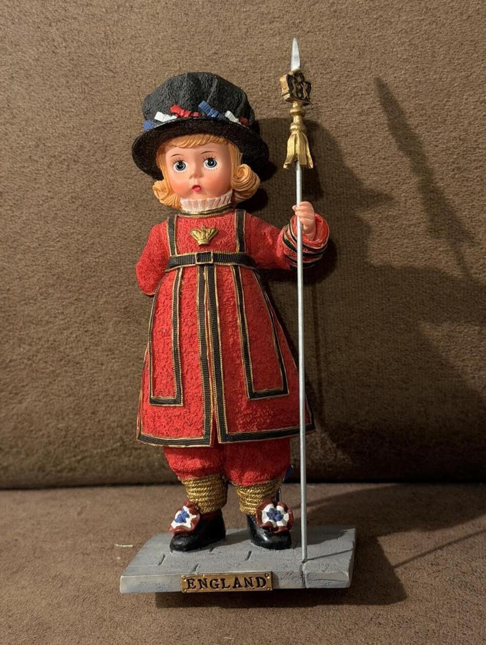 Madame Alexander #90785 Handpainted England Royal Guard Collectible Figurine